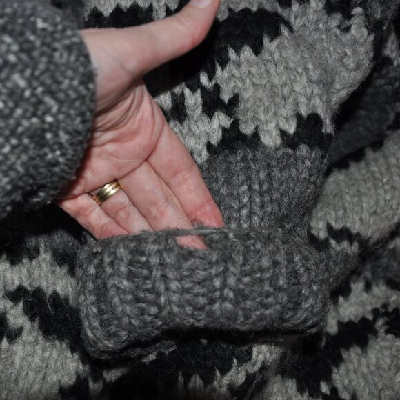 COWICHAN Wool HAND KNIT Eagle Zip-up WINTER Grey & Black unisex Sweater COAT M - Picture 7 of 7